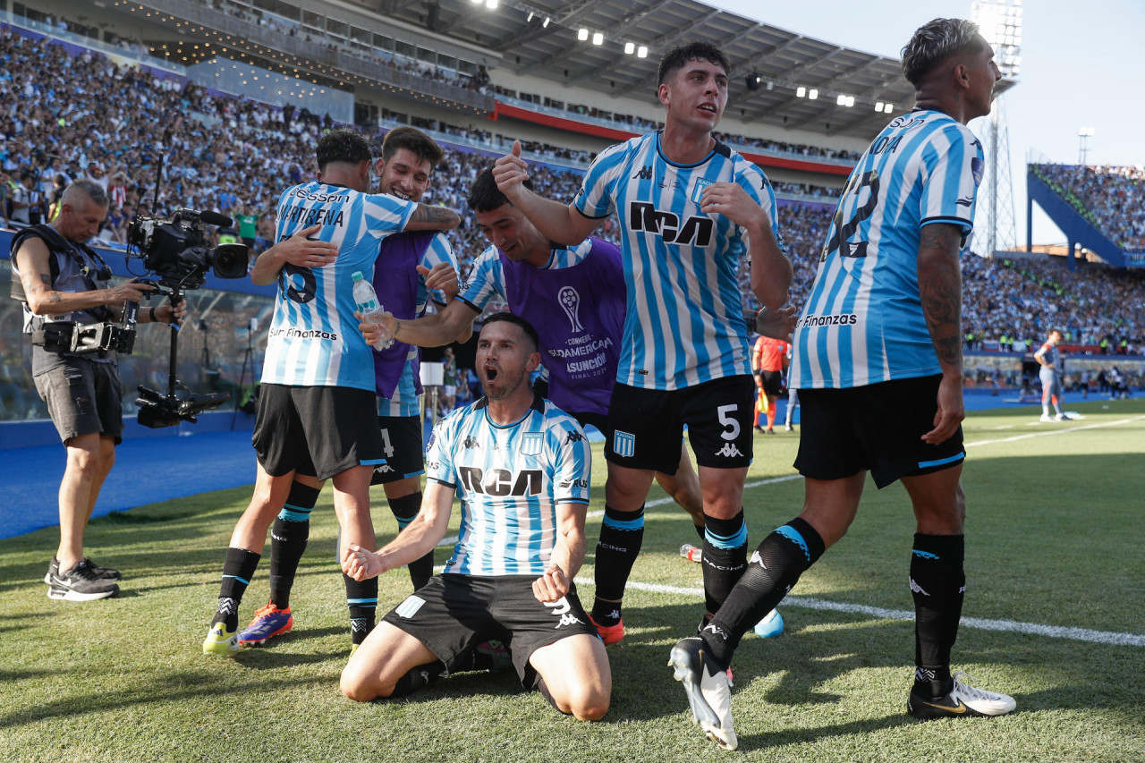 Racing vs Cruzeiro; final Copa Sudamericana. Foto: EFE