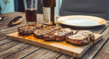 Bife, asado, parrilla. Foto Unsplash.