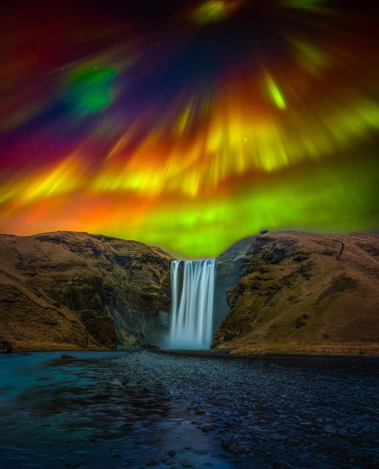 Cascada de Skógafoss. Foto Instagram @elliotmcgucken