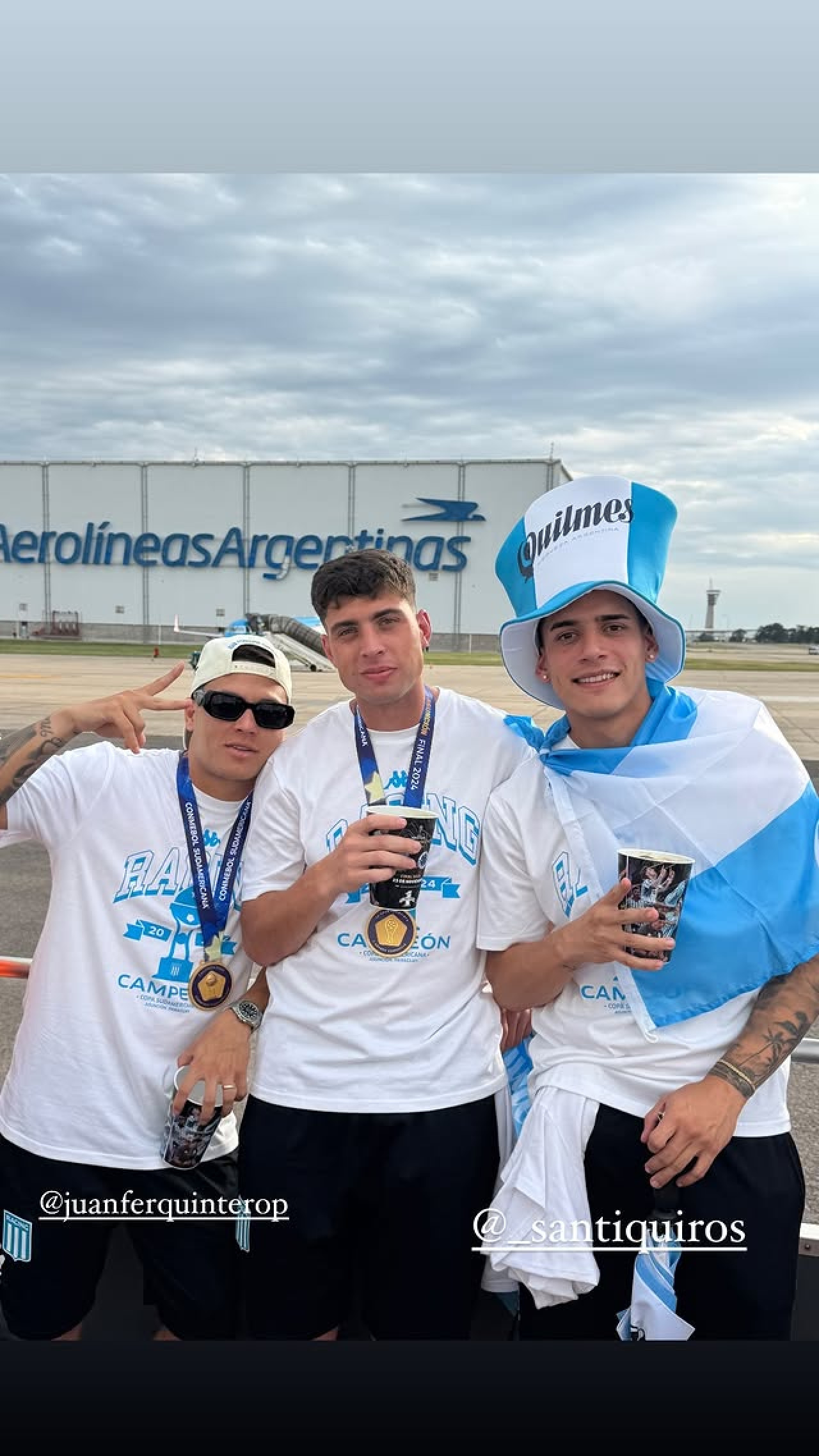 Festejos de Racing campeón de la Sudamericana. Foto: Instagram @juan.nardoni