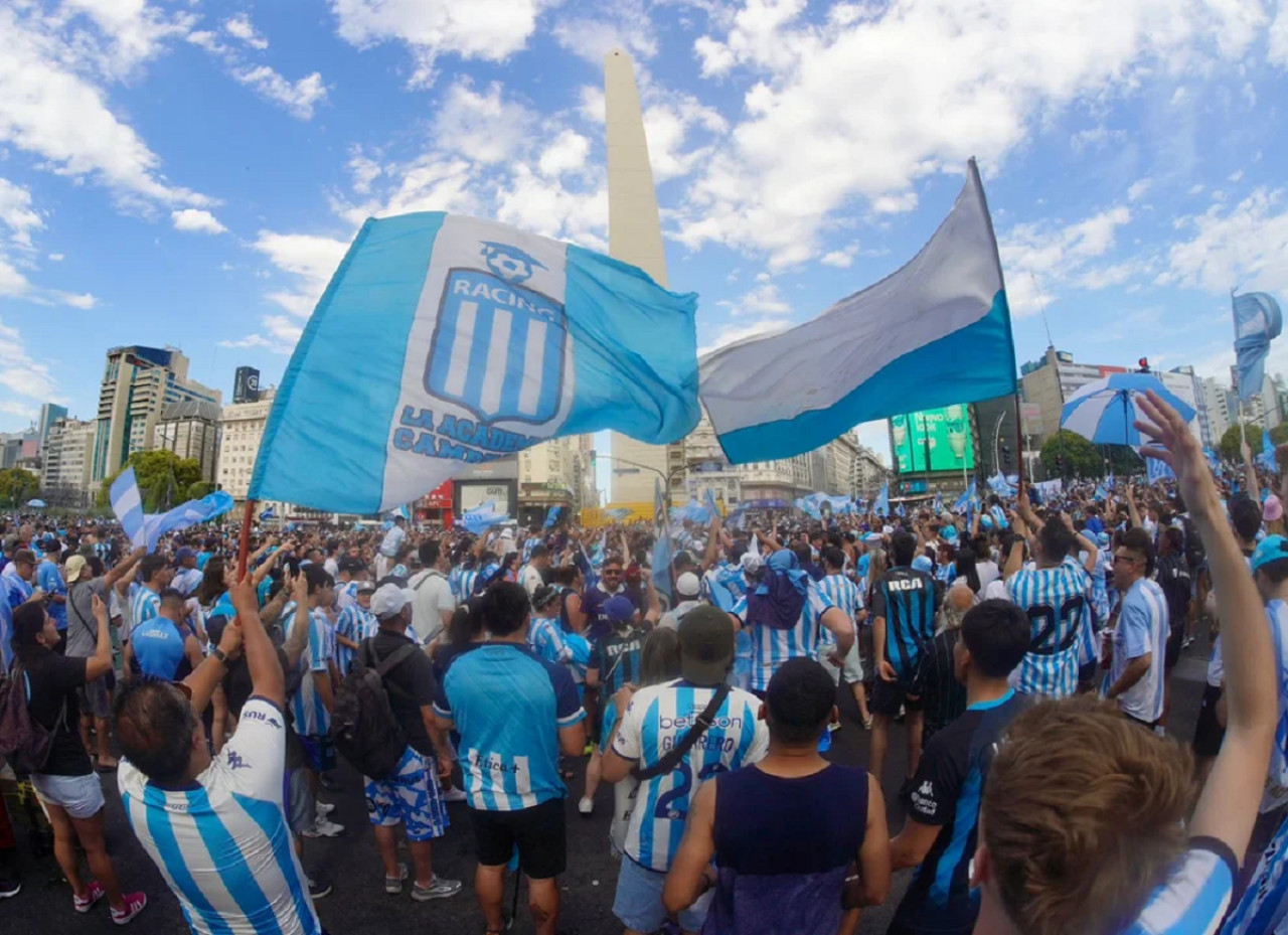 Festejos de Racing campeón de la Sudamericana. Foto: NA