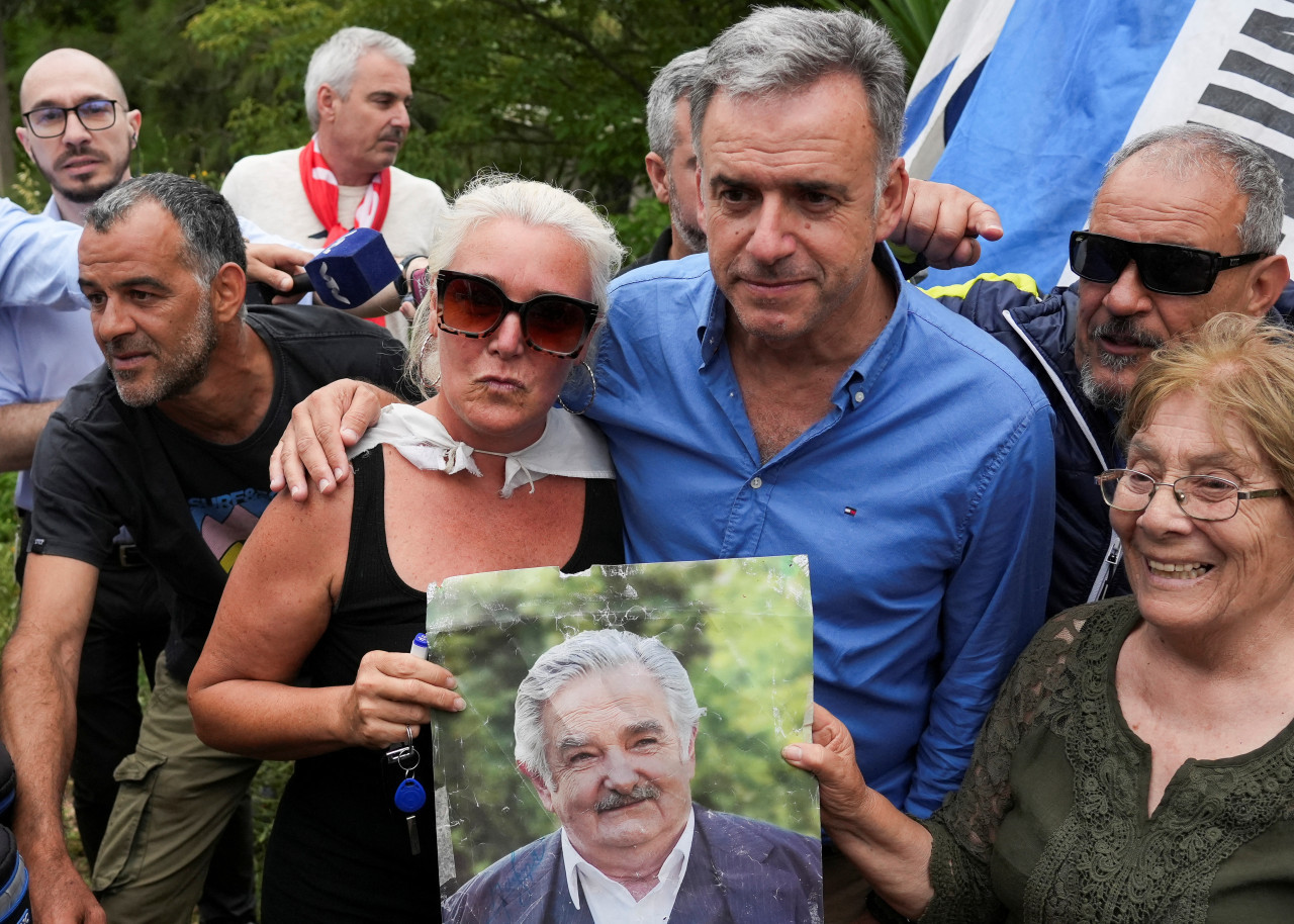 Yamandú Orsi se reunió con Pepe Mujica. Foto: Reuters