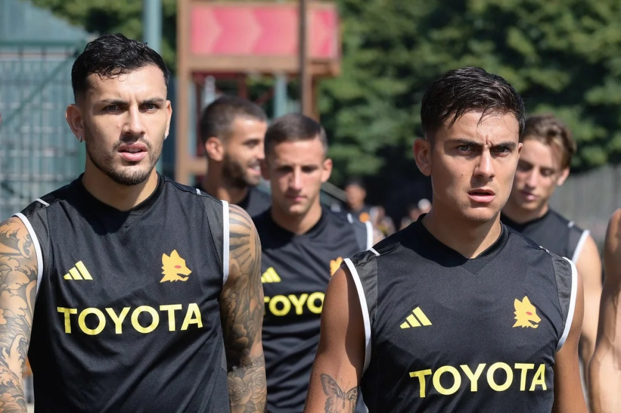 Leandro Paredes y Paulo Dybala en la Roma. Foto: NA.