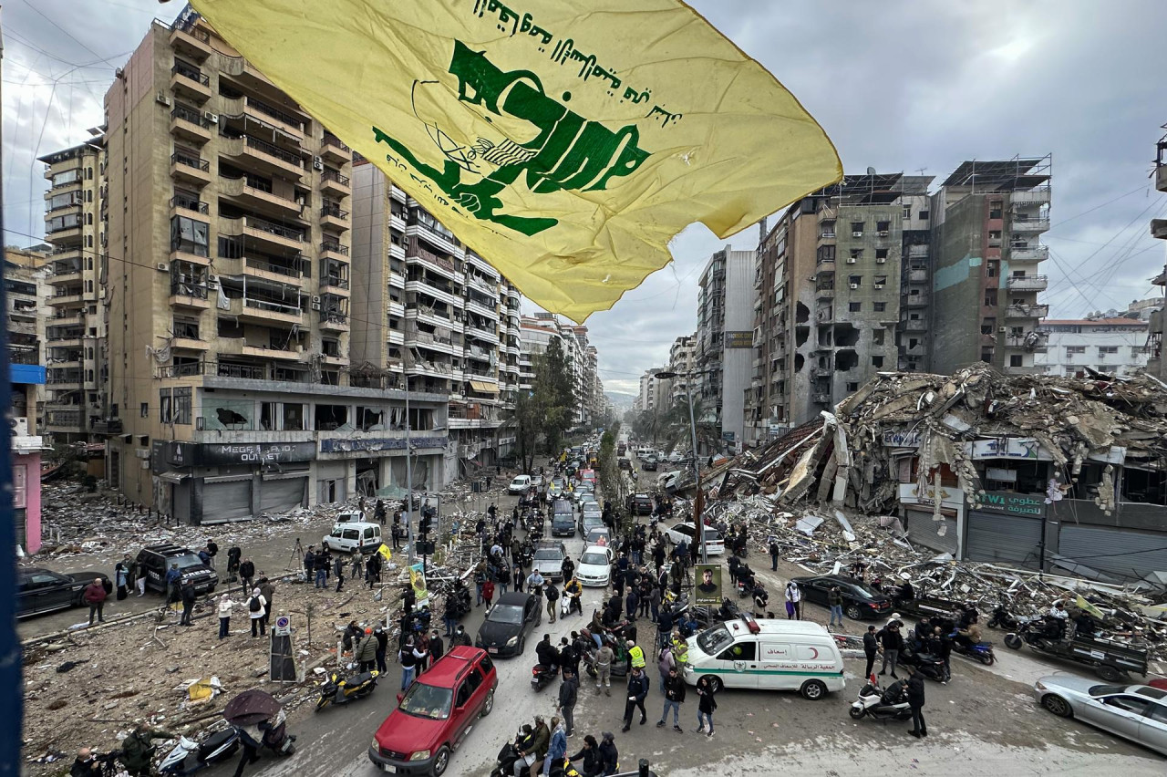 Banderas de Hezbollah en las calles de El Líbano. Foto: EFE.