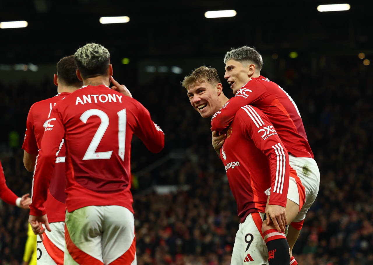 Alejandro Garnacho y Rasmus Höjlund; Manchester United. Foto: Reuters