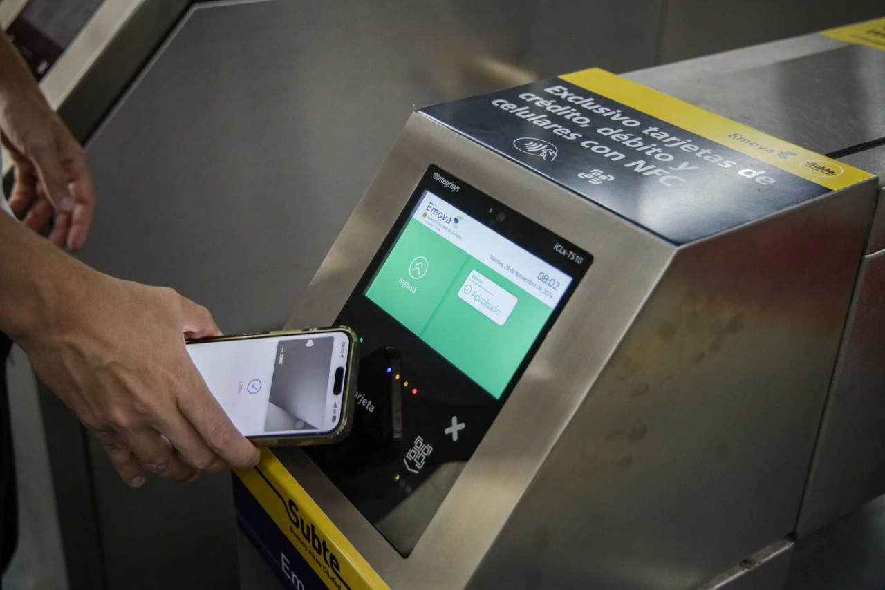 Nuevas formas de pago en el subte. Foto: X @jorgemacri.