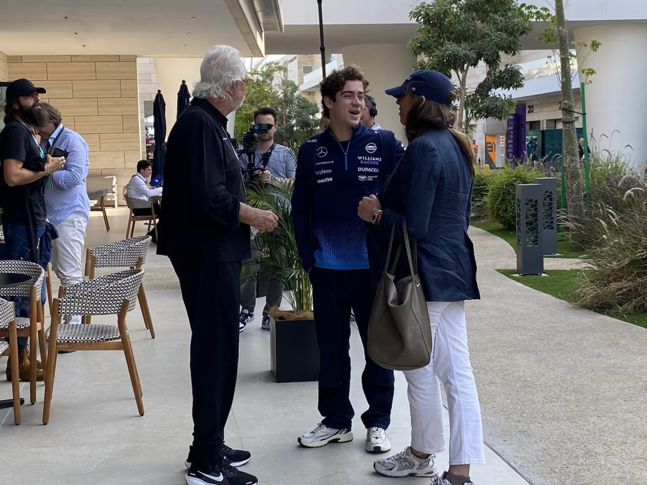 Franco Colapinto con Flavio Briatore. Foto: X Thomas Maher.