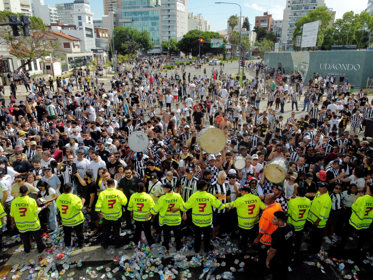 Hinchas brasileños copan el Monumental en la final de la Libertadores. Foto: Reuters