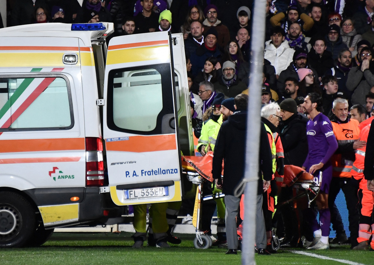 Edoardo Bove se descompensó en la cancha. Foto: Reuters