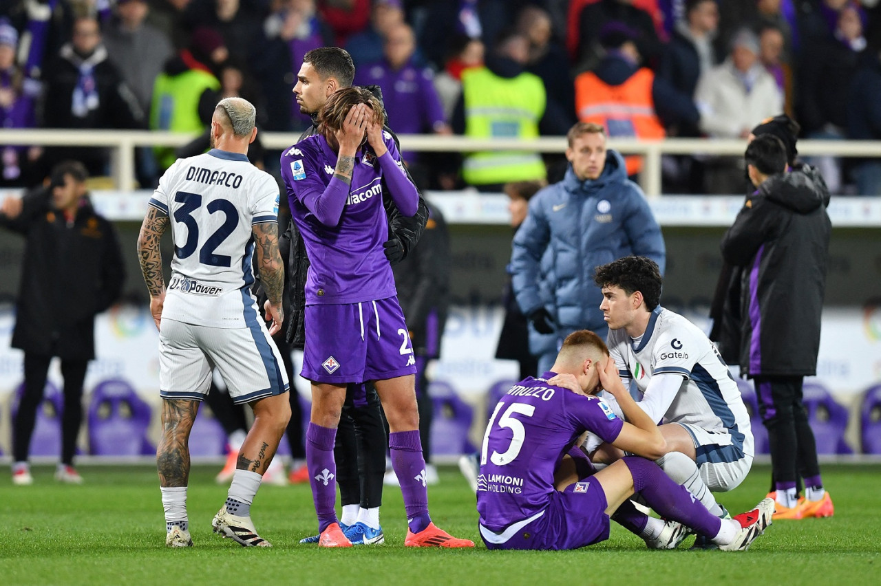 Preocupación en Fiorentina-Inter por la descompensación de Edoardo Bove. Foto: Reuters