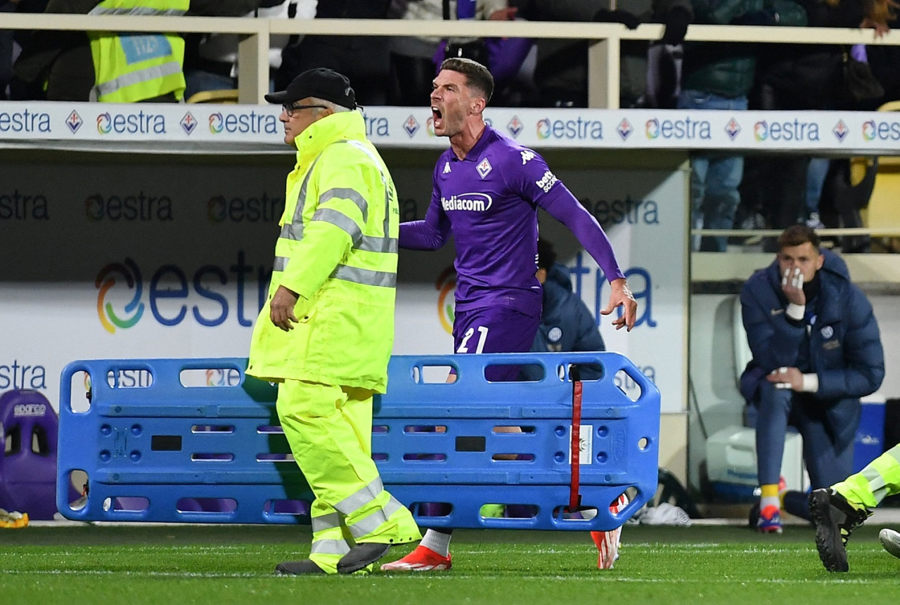 Preocupación en Fiorentina-Inter por la descompensación de Edoardo Bove. Foto: Reuters