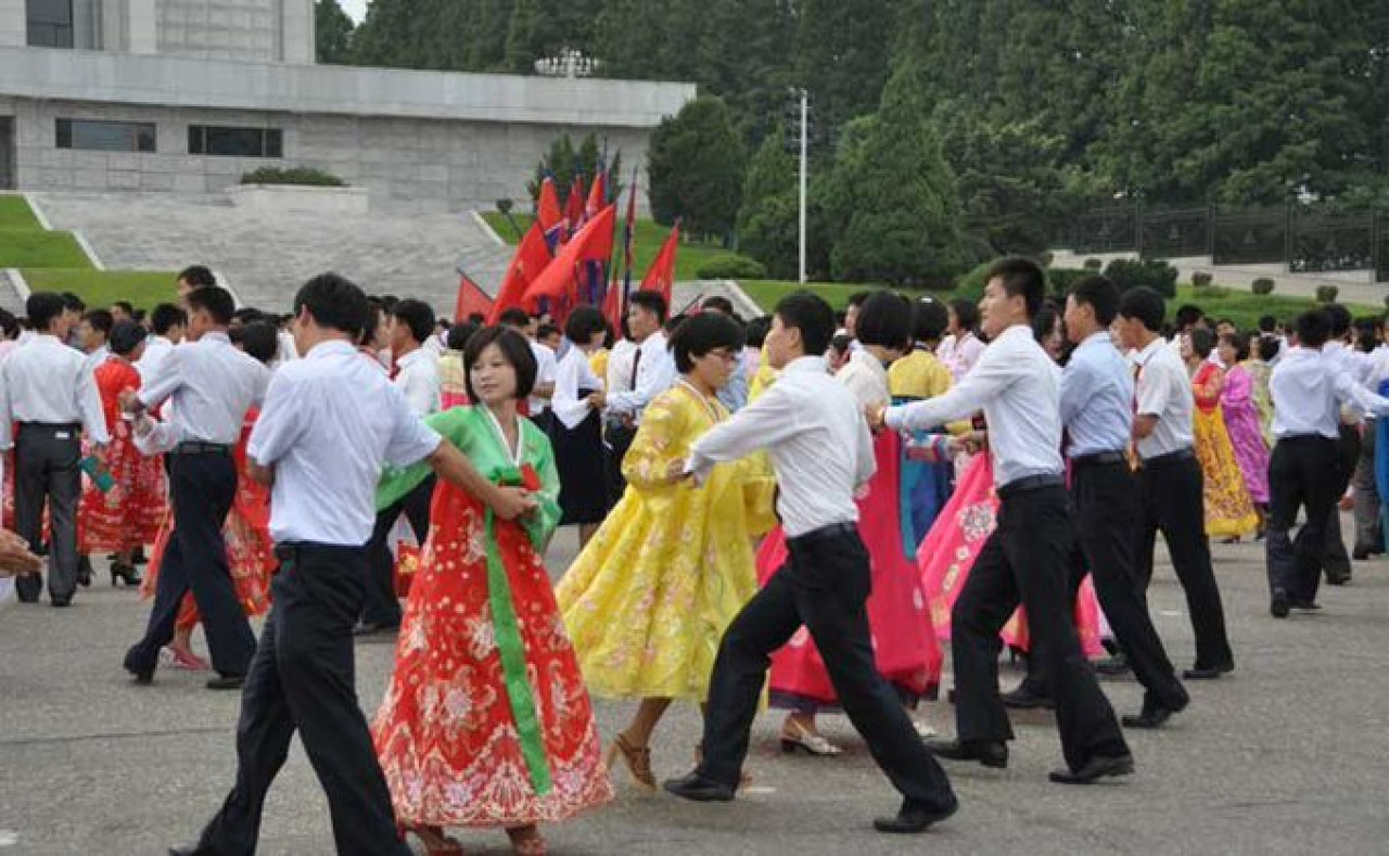 En Corea del Norte no se celebra la navidad, se celebra el día de la Sagrada Madre de la Revolución. Foto X @CurioseandoXEM