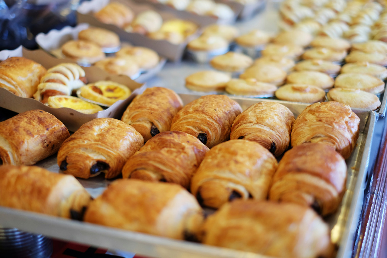 Facturas exhibidas en una panadería. Foto: Unsplash