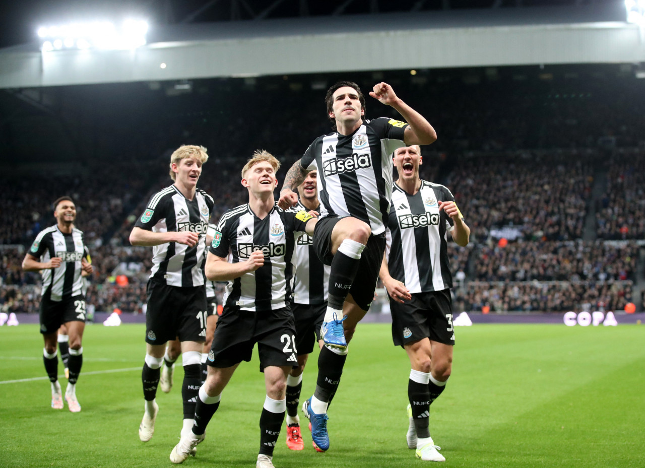 El Newcastle venció 2-0 a Brentford. Foto: Reuters.