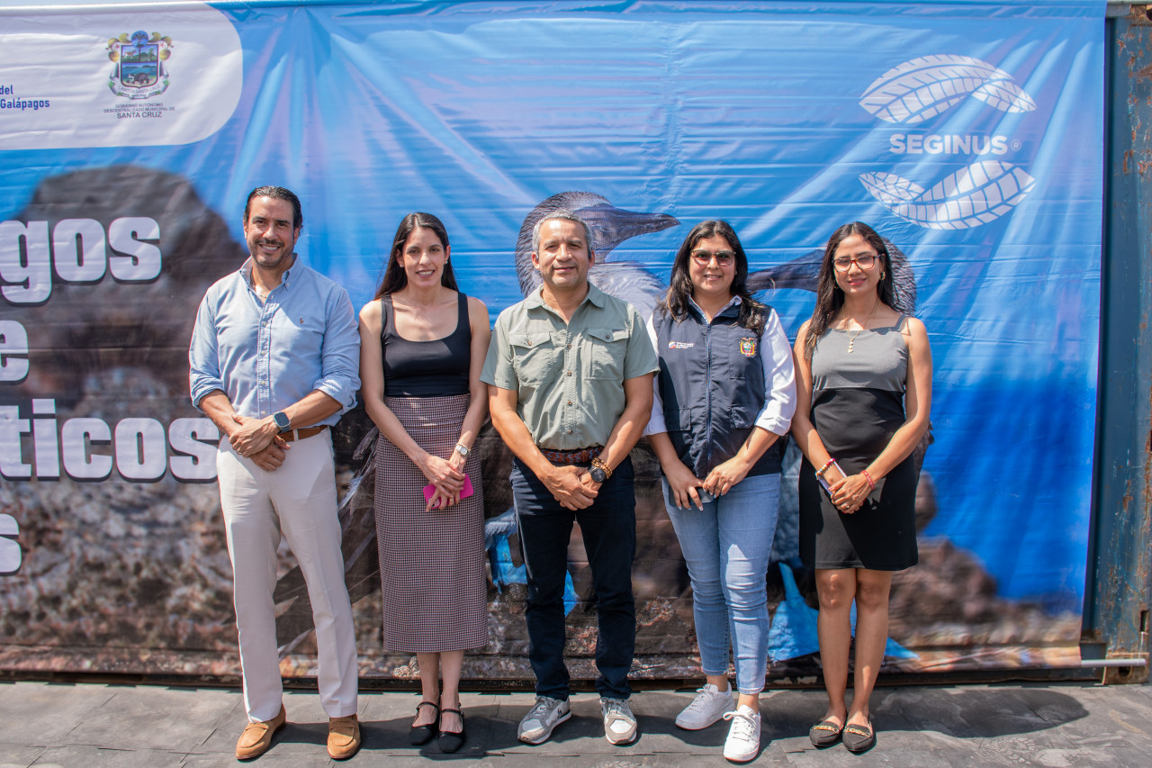 SEGINUS y su iniciativa para cuidar las Islas Galápagos. Foto: Prensa SEGINUS.