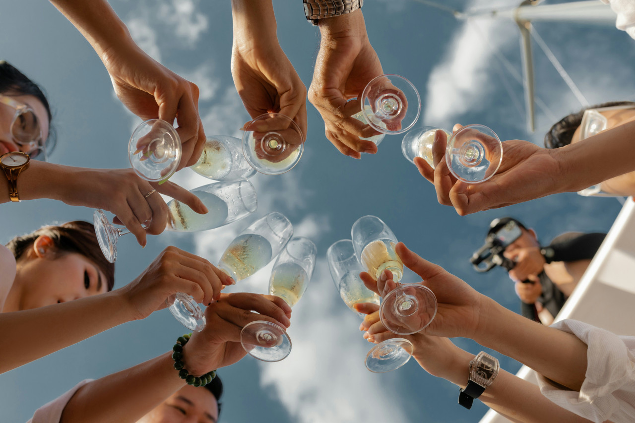 Brindis, fiestas. Foto: Unsplash