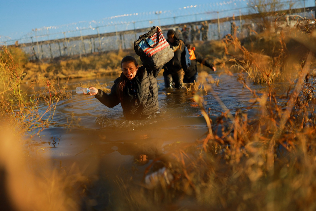 Migrantes en la frontera México-EEUU. Foto: Reuters