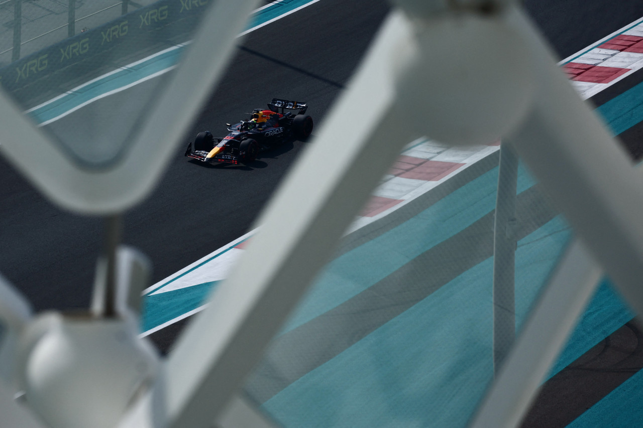 Isack Hadjar en el Red Bull durante el Gran Premio de Abu Dhabi. Foto: Reuters.