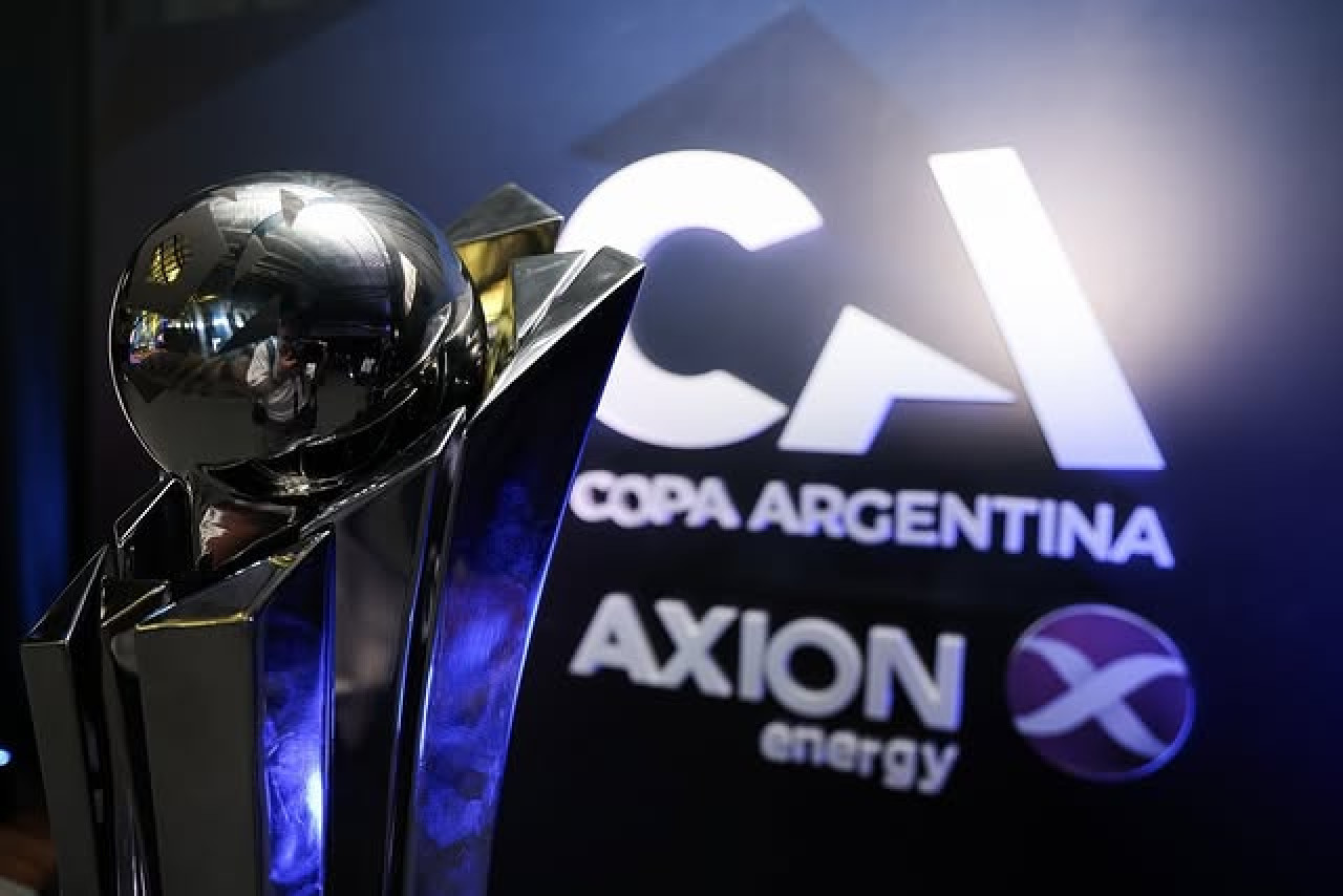 Trofeo de la Copa Argentina. Foto: Instagram @copaargentinaoficial