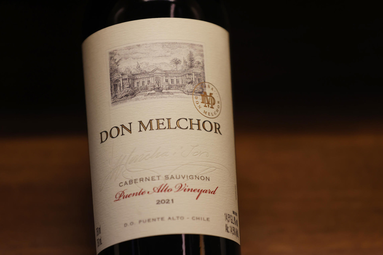 Don Melchor, el vino chileno coronado como el mejor del mundo y "protegido" por los Andes. Foto: EFE.