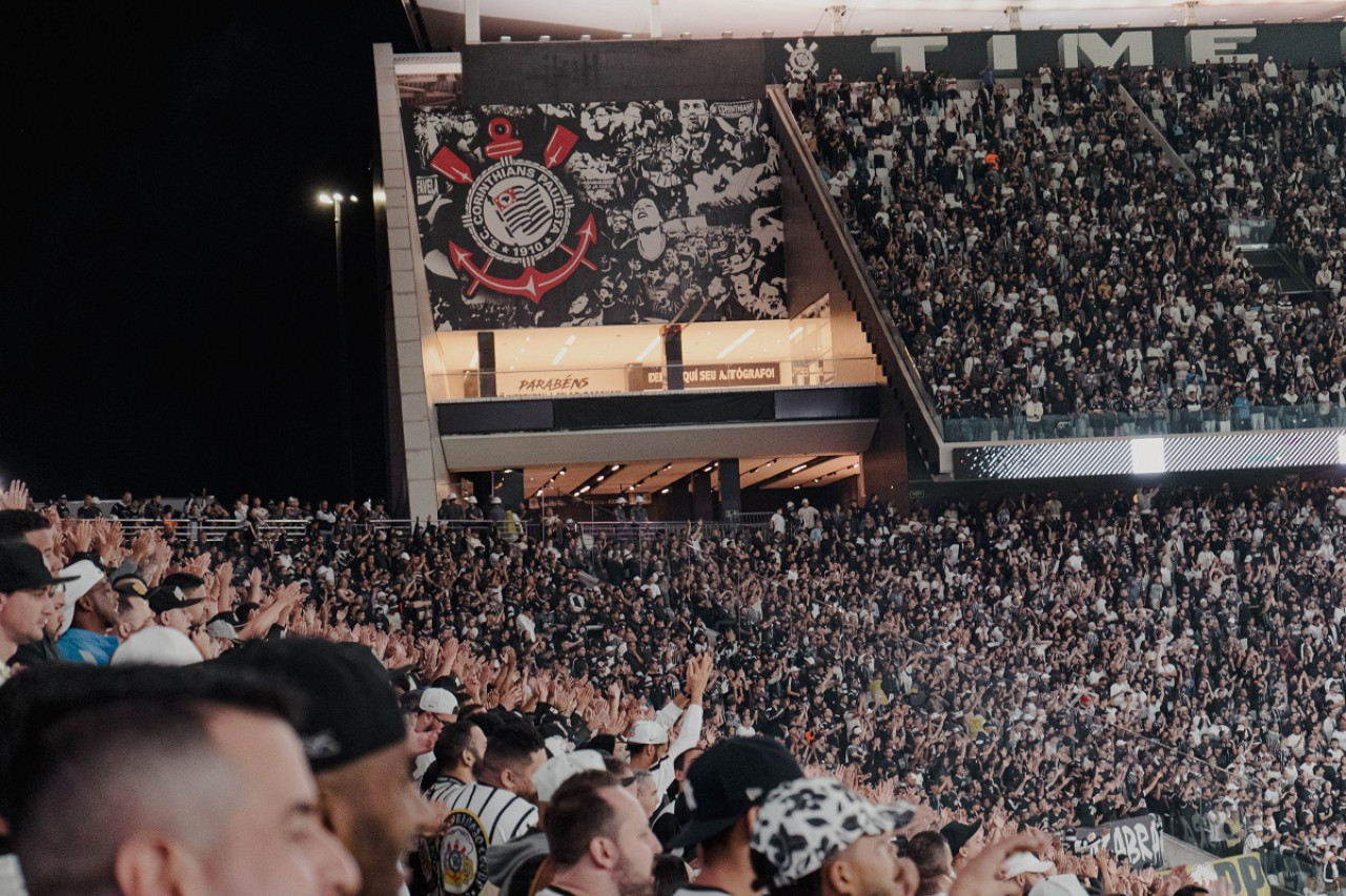 La hinchada de Corinthians en el Neo Química Arena. Foto: X @Corinthians.