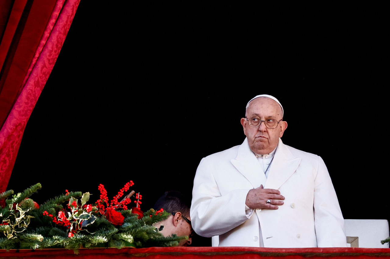 El Papa Francisco pronuncia su tradicional discurso Urbi et Orbi del día de Navidad en el Vaticano. Foto: Reuters.