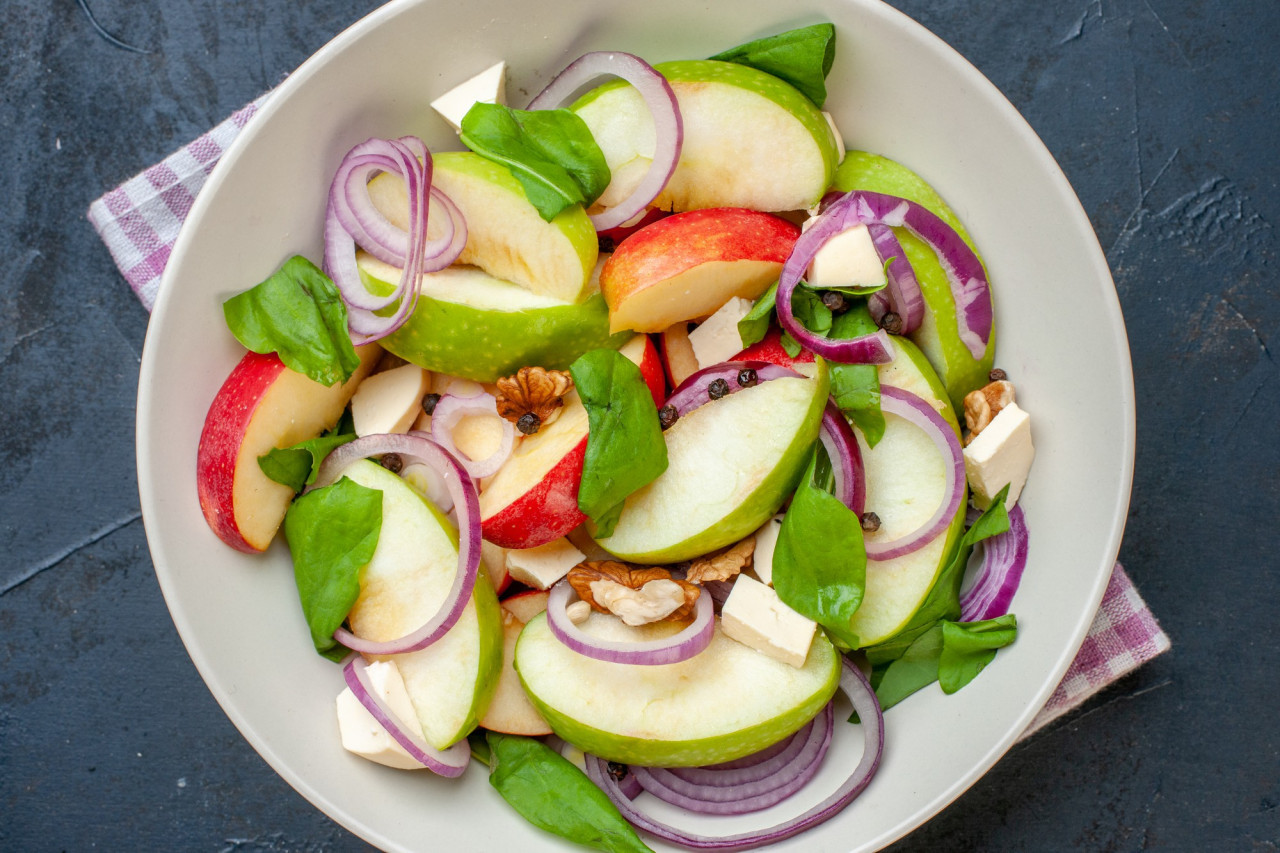 Ensalada de manzanas. Foto Unsplash