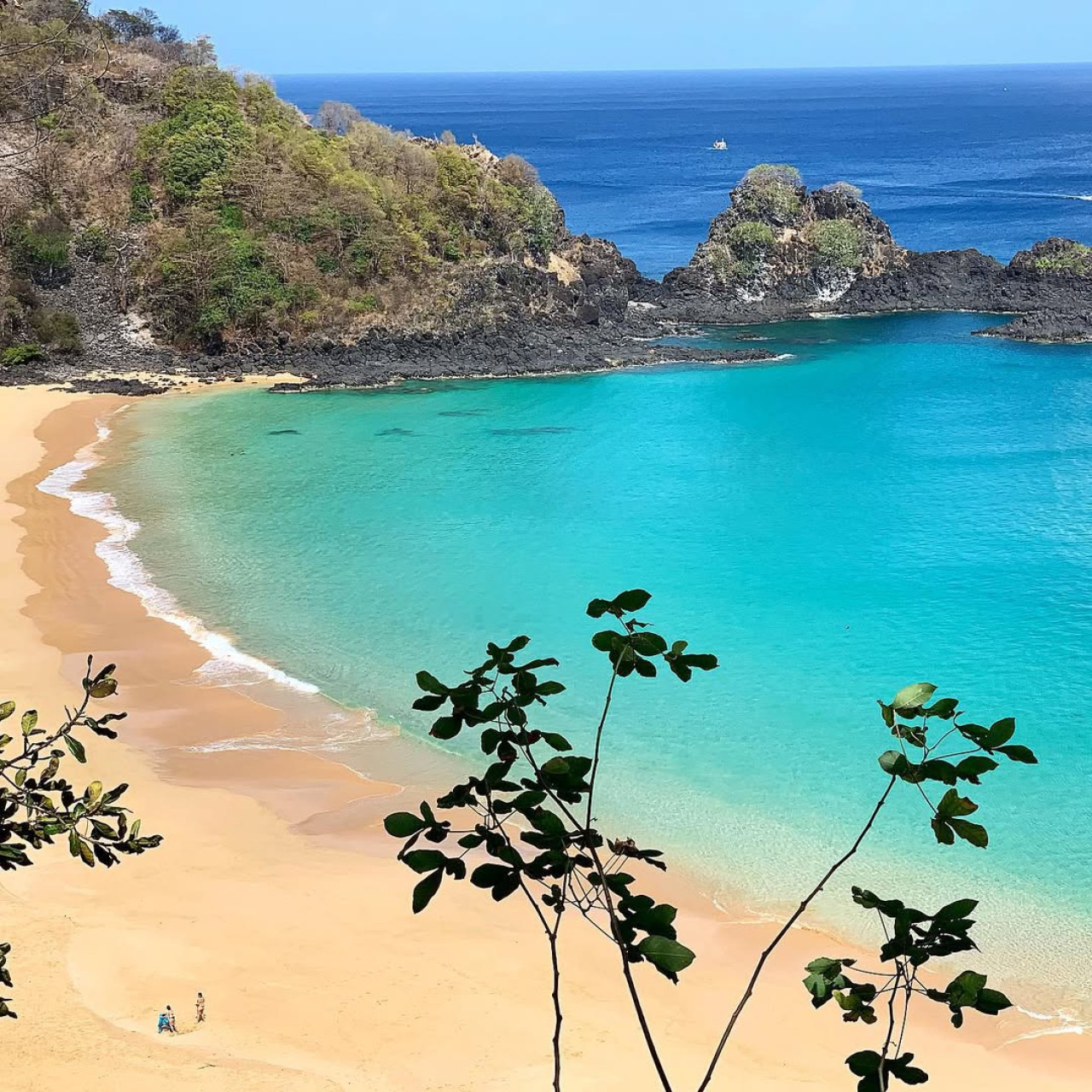 Bahia Do Sancho, Fernando de Noronha, Brasil. Foto Instagram @viagem_comgabi