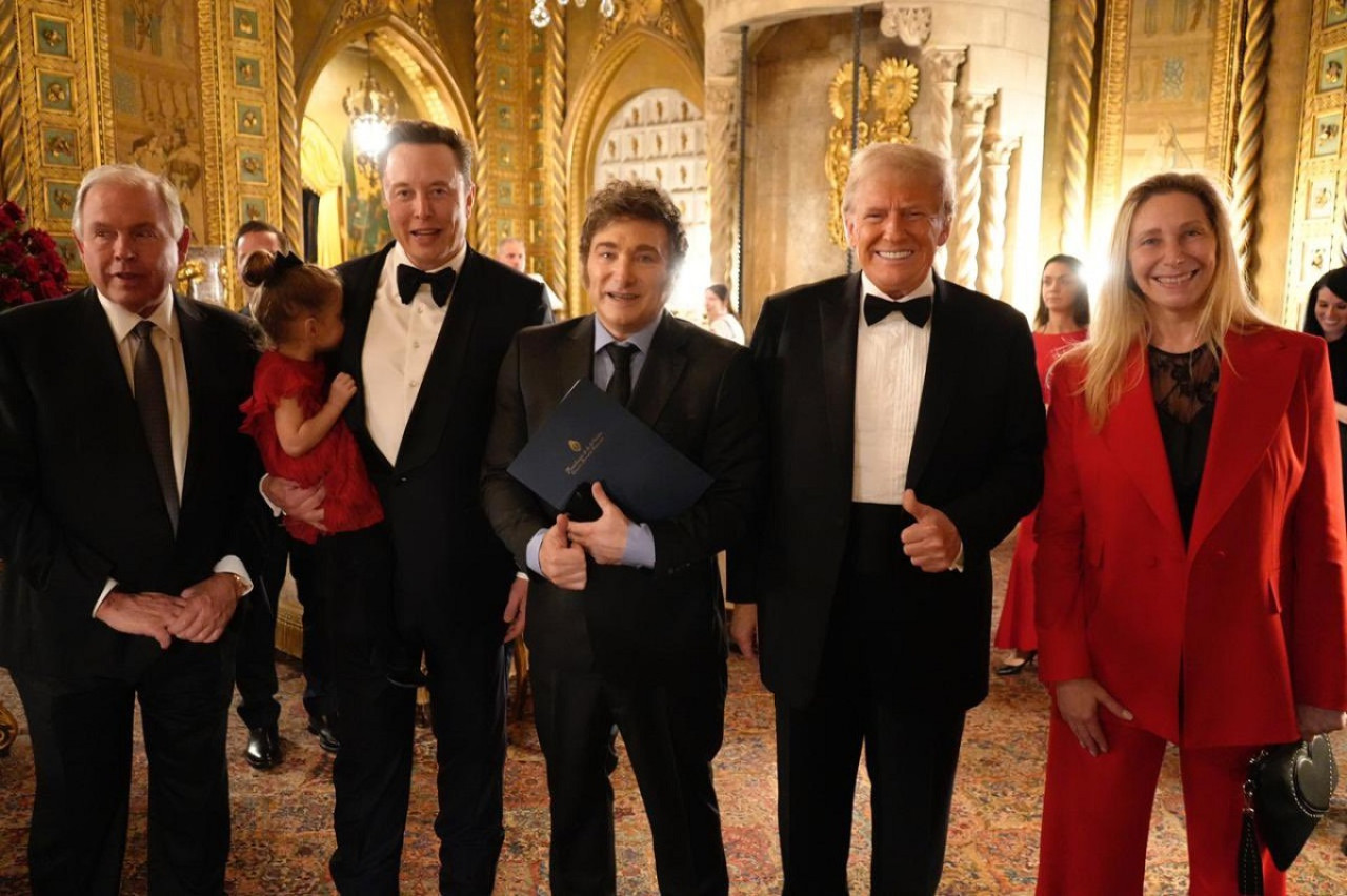 Javier Milei y su hermana Karina con Elon Musk y Donald Trump. Foto: X @OPRArgentina.