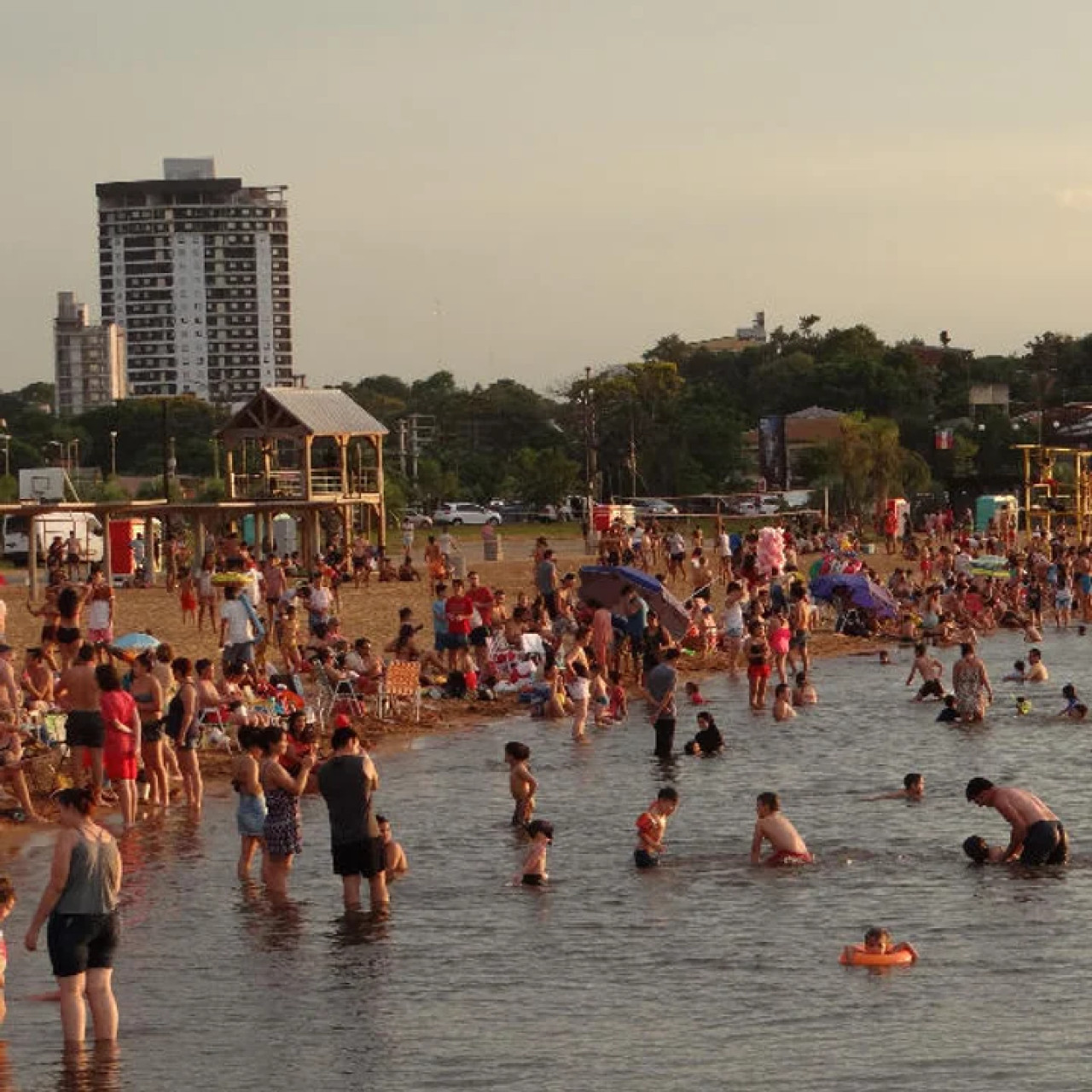 Playa El Brete, Posadas, Misiones. Foto NA