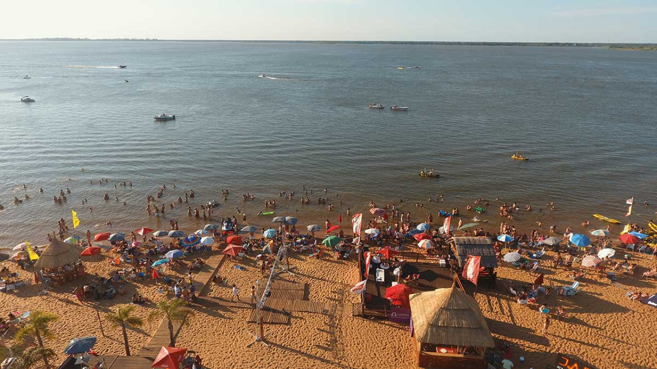 Playa Paso de la Patria. Foto corrientes.tur.ar