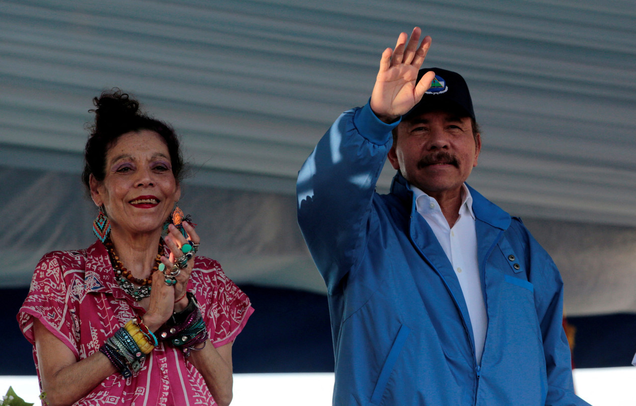 Daniel Ortega junto a Rosario Murillo. Foto: Reuters.