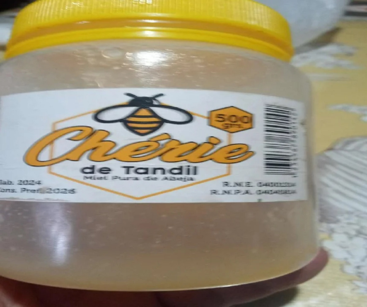 ANMAT prohibió una miel pura de abeja para proteger la salud pública. NA