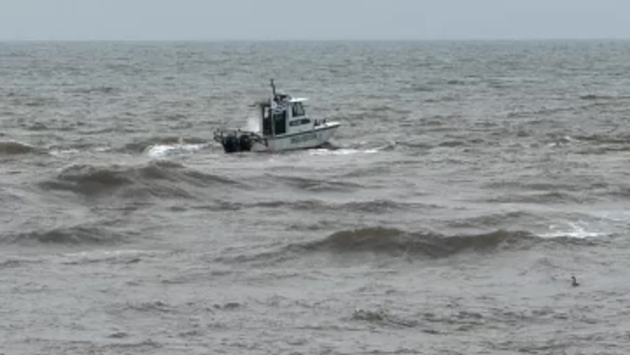 Sigue la búsqueda del argentino que desapareció tras meterse al mar en Punta del Este. NA