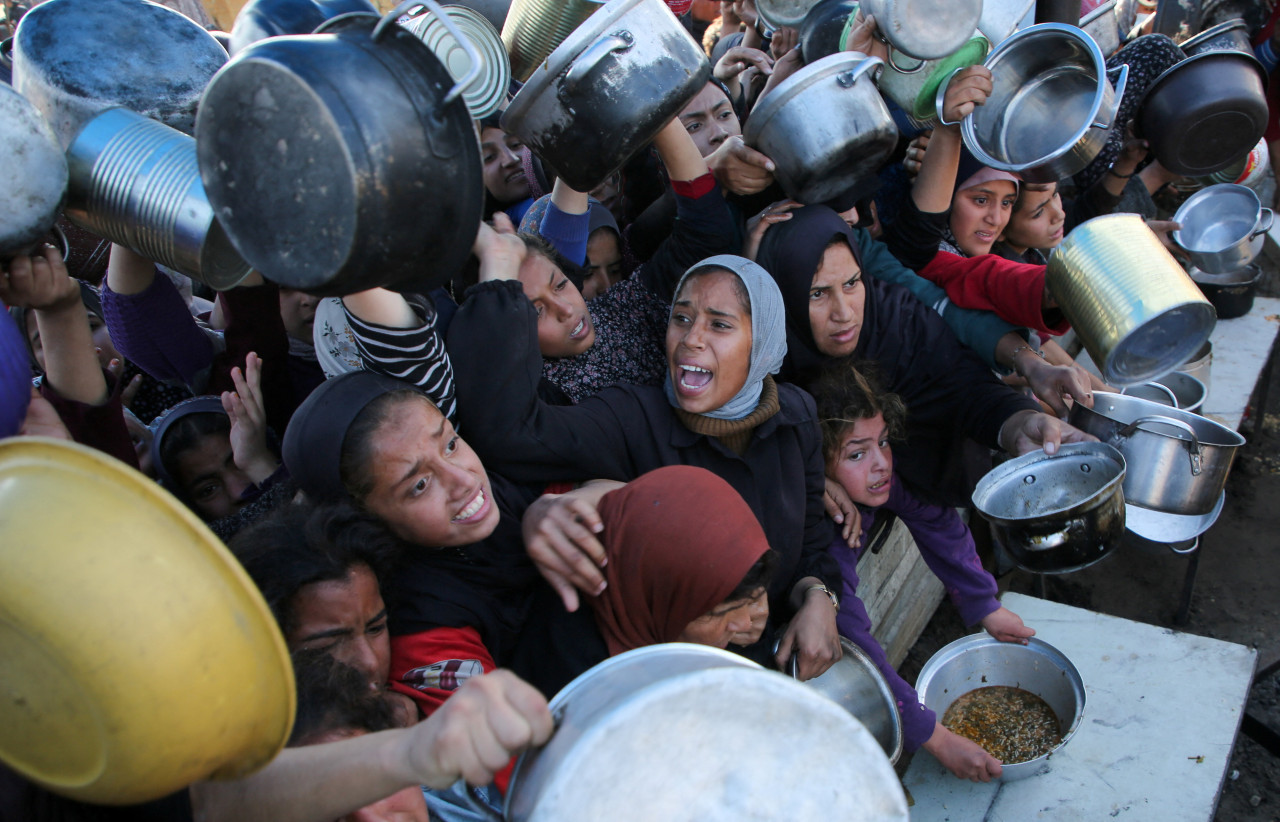 Crisis de hambruna en Gaza. Foto: Reuters.