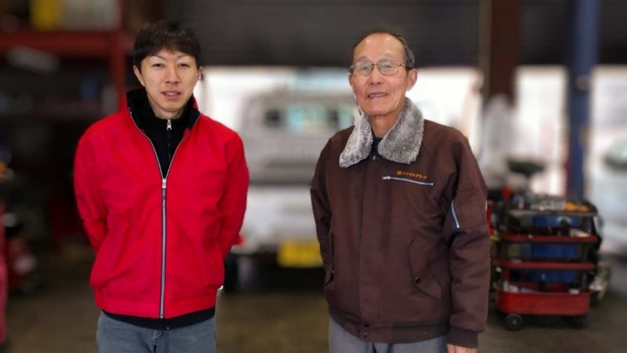 Hiroki Takizawa (izquierda) y Masayoshi Shimizu (derecha) trabajaron juntos en el seleccionado y monitoreo de las mariposas. Fuente: Yuet Fung LING.