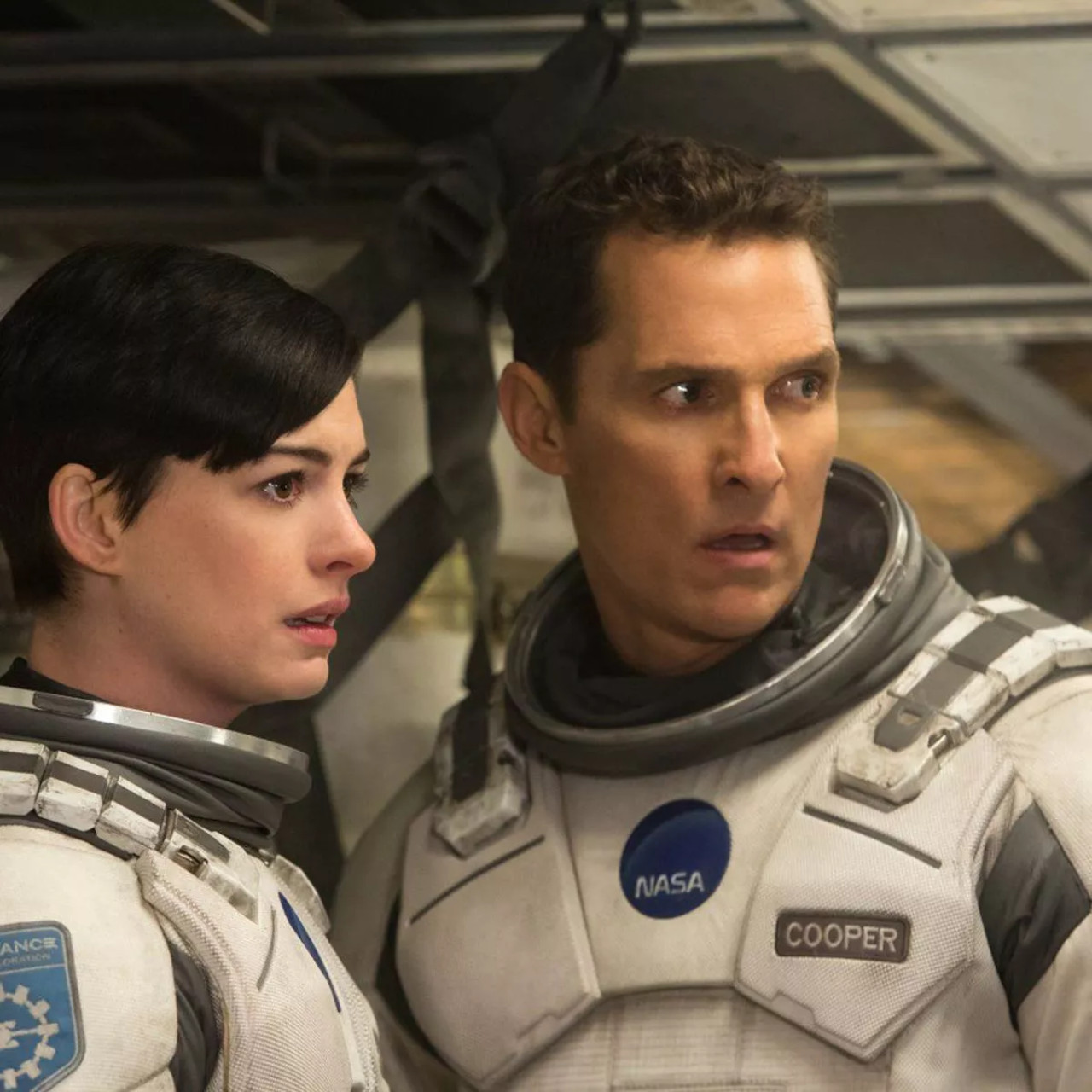 Anne Hathaway y Matthew McConaughey en Interstellar