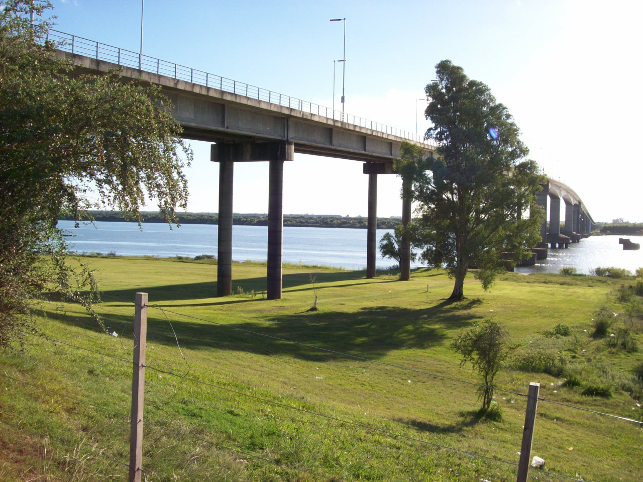 Puente General Artigas sobre el Río Uruguay. Foto: Wikipedia