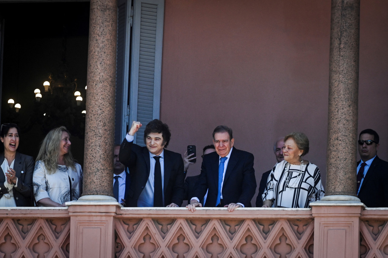 Javier Milei y Edmundo González Urrutia. Foto: Reuters.