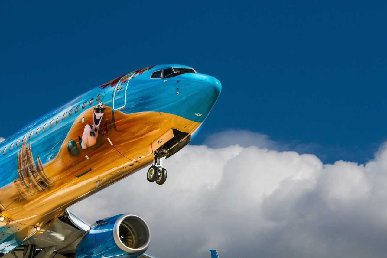 Avión, pasajes, vuelo. Foto: Unsplash.