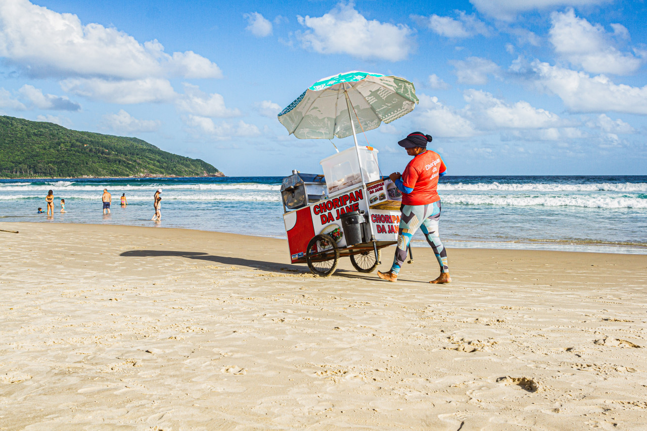 Los precios de consumir en las playas de Florianópolis. Foto: Reuters.