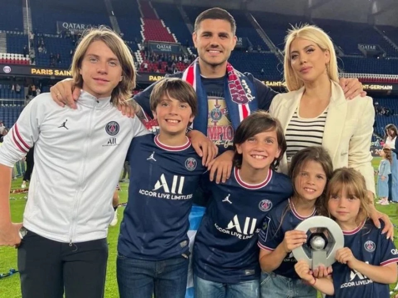 Wanda Nara y Mauro Icardi junto a sus hijos. Foto: NA.