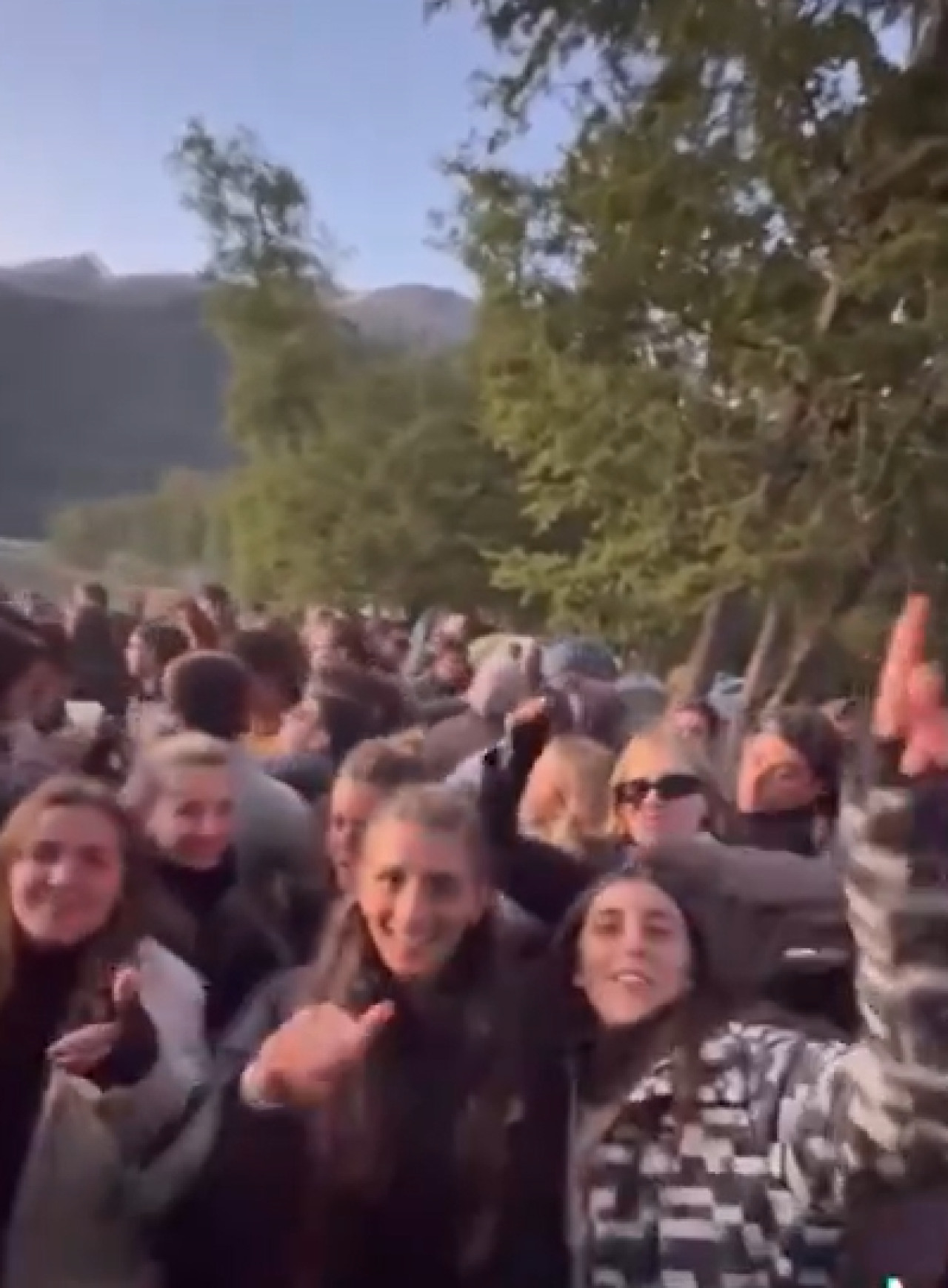 Jóvenes durante la fiesta electrónica en un Parque Nacional. Foto: Captura de video.