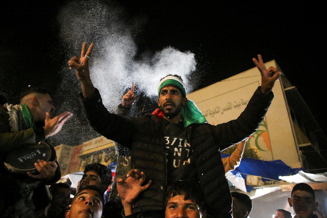 Los palestinos celebran el acuerdo de tregua en la Franja de Gaza. Foto: Reuters.