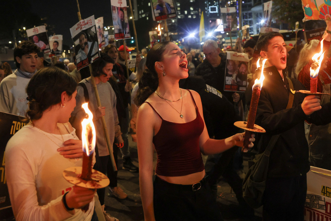 Ciudadanos celebran la tregua en Gaza. Foto: Reuters