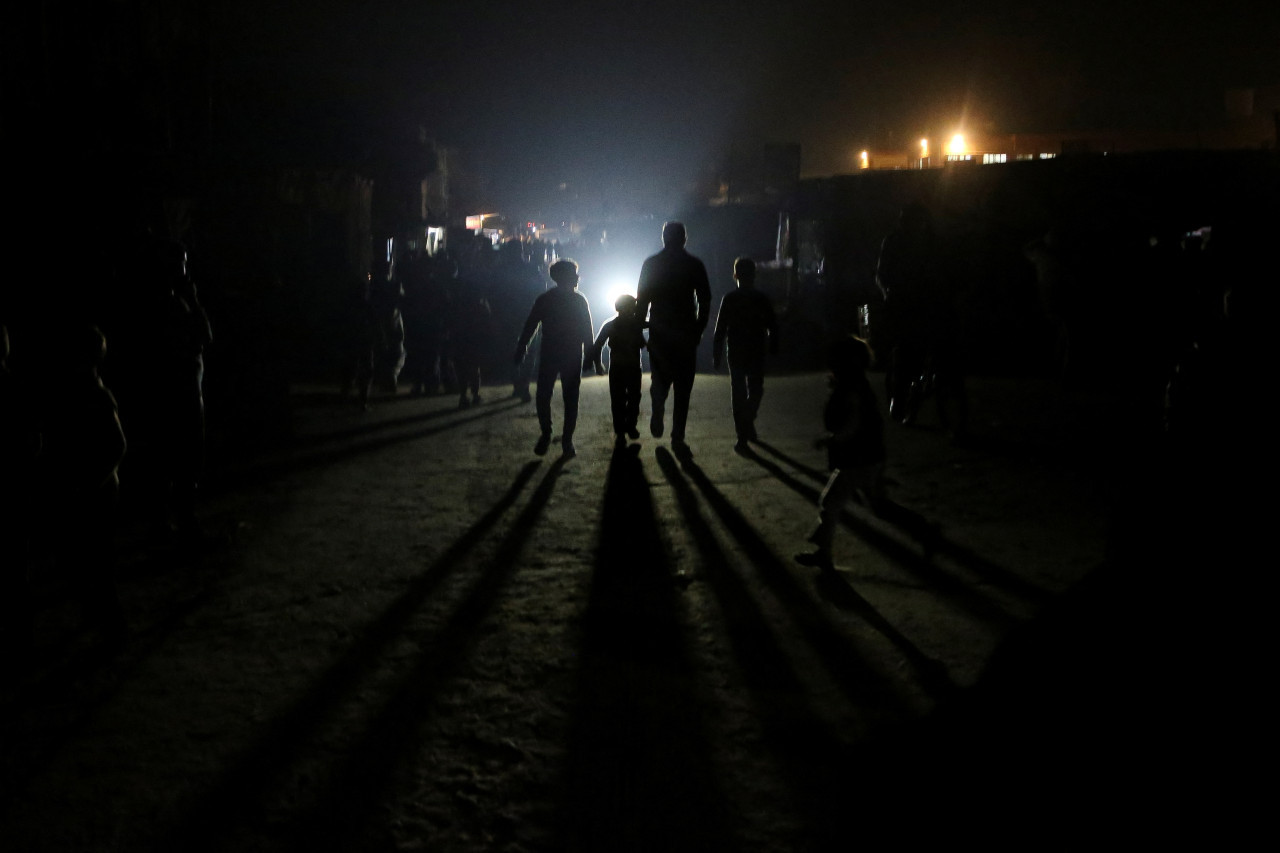 Ciudadanos celebran la tregua en Gaza. Foto: Reuters