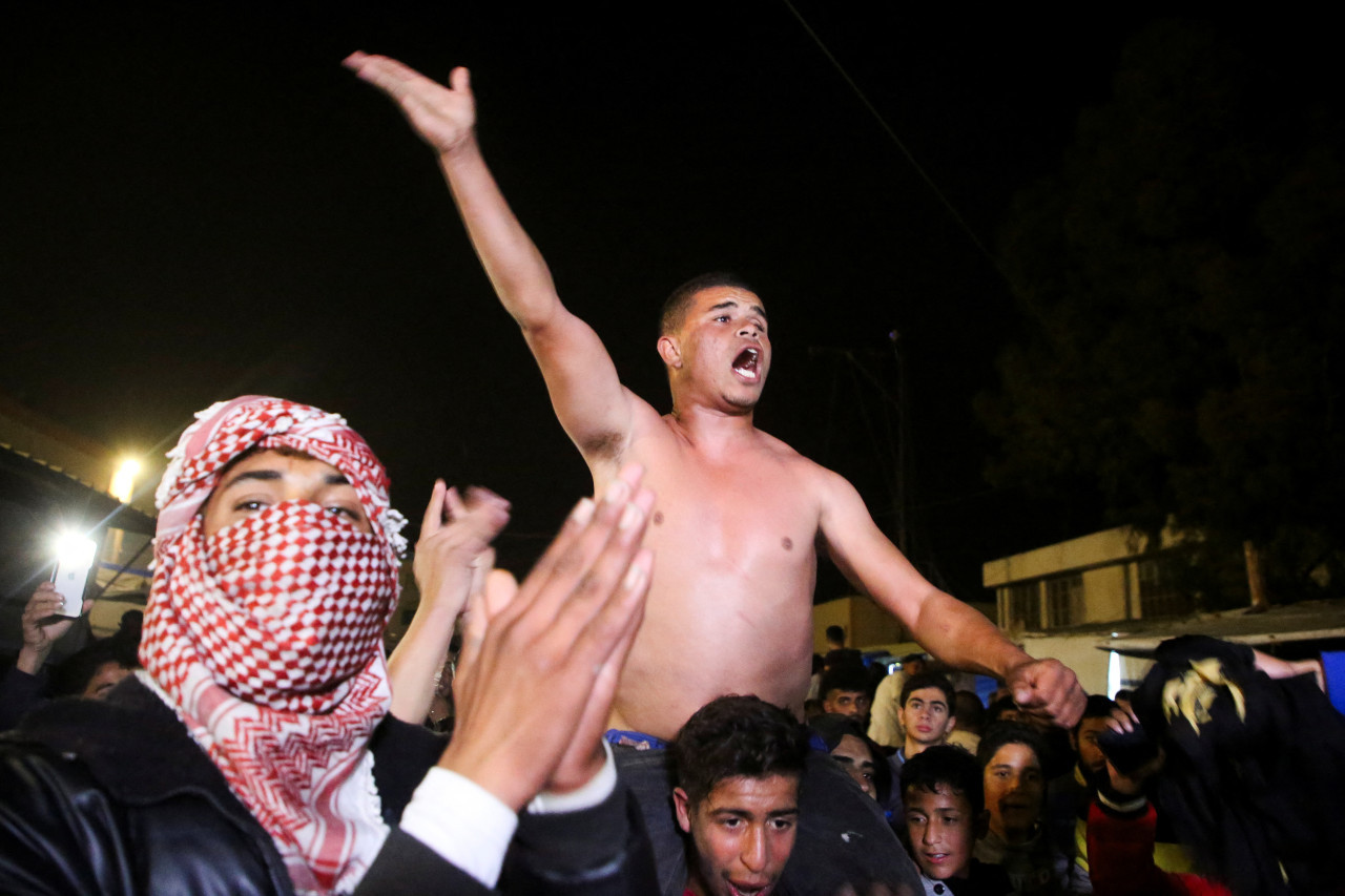 Palestinos celebran las últimas noticias en Jan Yunis. Foto: reuters.