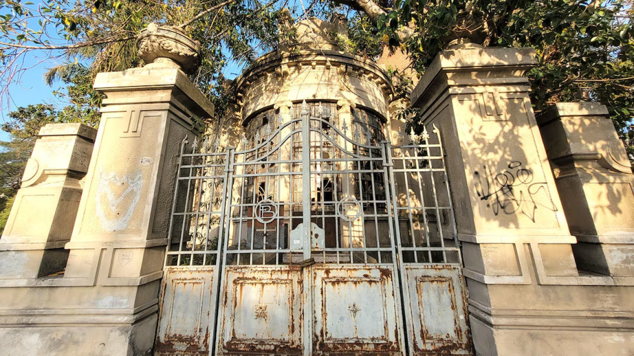 La casa se ubica entre las calles Cantilo y Marcos Paz. Foto: @bsasperdida