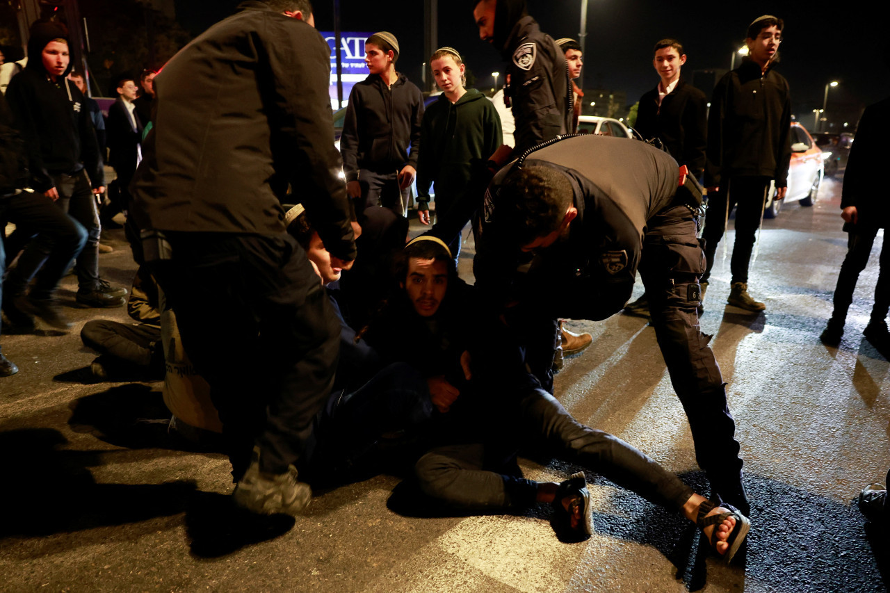 Protesta contra el acuerdo de alto el fuego en Israel. Foto: Reuters.