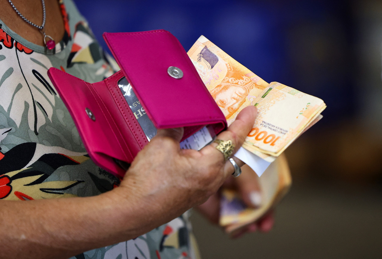 Créditos, préstamos, dinero, plata. Foto: Reuters.